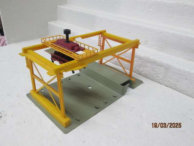 HO / OO SCALE - LIMA - CONTAINER DEPOT