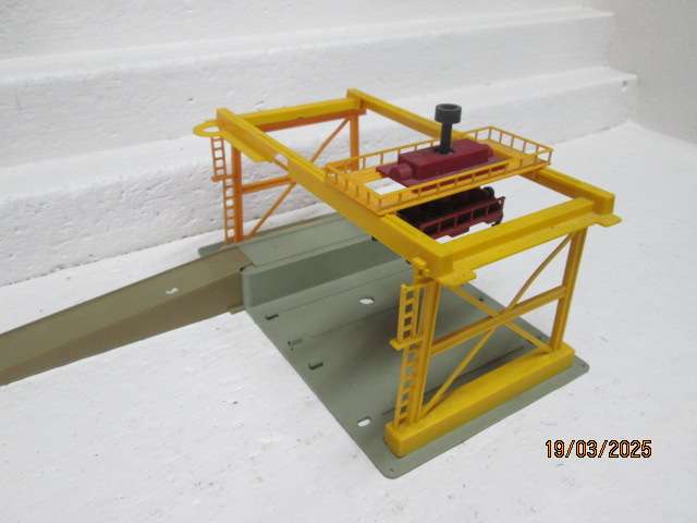 HO / OO SCALE - LIMA - CONTAINER DEPOT