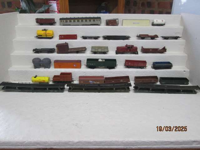 HO / OO SCALE - ROLLING STOCK SCRAPYARD - BEER BOX FULL