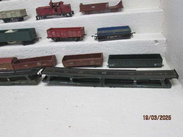 HO / OO SCALE - ROLLING STOCK SCRAPYARD - BEER BOX FULL