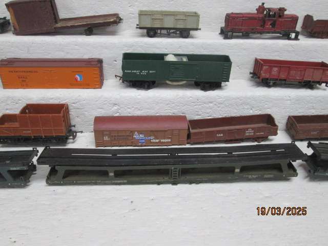 HO / OO SCALE - ROLLING STOCK SCRAPYARD - BEER BOX FULL