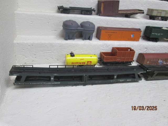 HO / OO SCALE - ROLLING STOCK SCRAPYARD - BEER BOX FULL