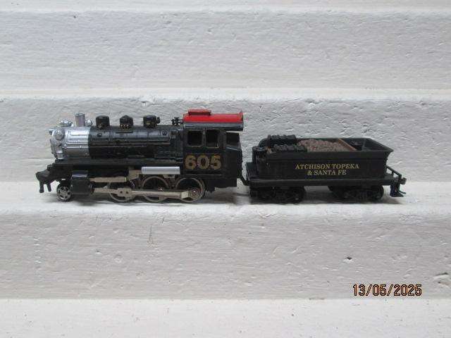 HO SCALE - MODEL POWER - 2-6-0 STEAM LOCMOTIVE - BOXED