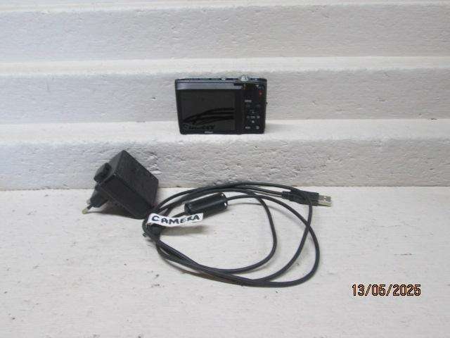 NIKON 20.1 MEGAPIXELS - COOLPIX - CAMERA