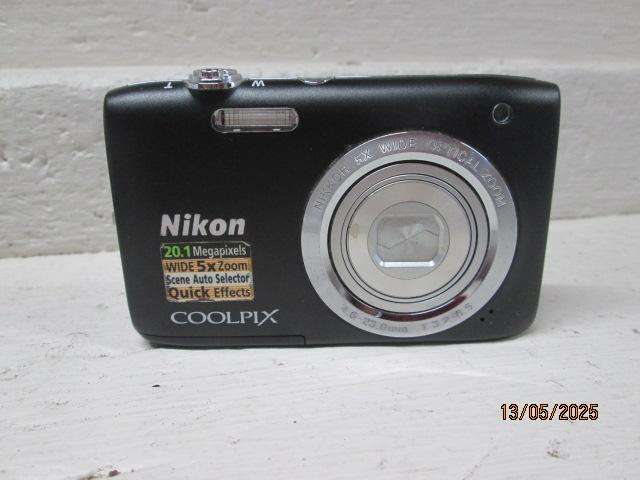 NIKON 20.1 MEGAPIXELS - COOLPIX - CAMERA