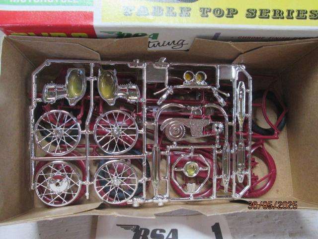 1:16 SCALE - PYRO - BSA LIGHTENING ROCKET - KIT - BOXED