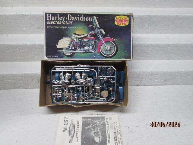 LIFE-LIKE HOBBY KITS - HARLEY DAVIDSON ELECTRA-GLIDE - KIT - BOXED