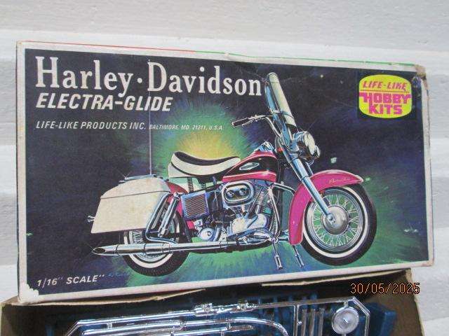 LIFE-LIKE HOBBY KITS - HARLEY DAVIDSON ELECTRA-GLIDE - KIT - BOXED