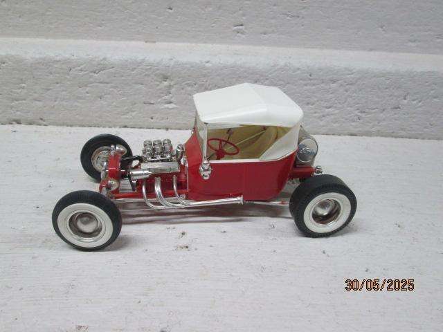PLASTIC MODEL - 1:25 SCALE - 1960'S MONOGRAM BIG T HOT ROD -