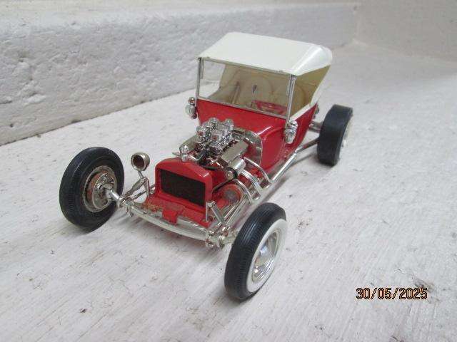 PLASTIC MODEL - 1:25 SCALE - 1960'S MONOGRAM BIG T HOT ROD -