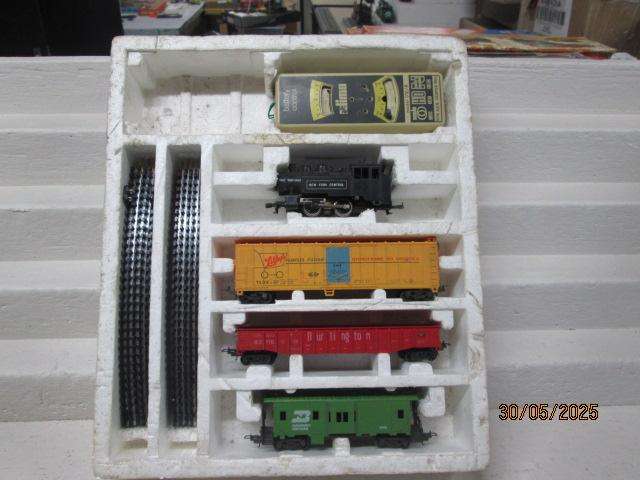 HO SCALE - LIMA - NEW YORK CENTRAL SET - BOXED