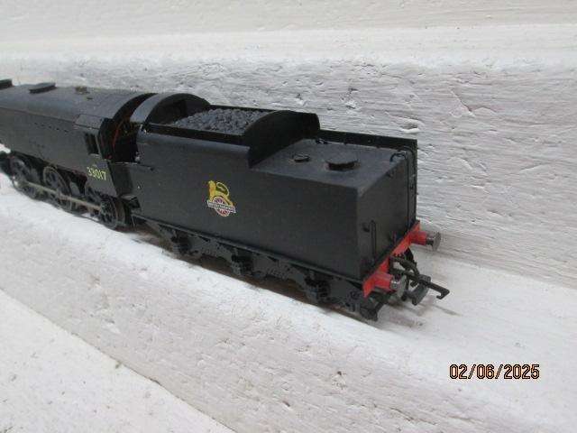OO SCALE - HORNBY - BR O-6-0 STEAM LOCOMOTIVE