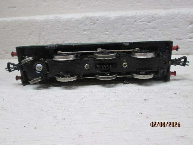 OO SCALE - HORNBY DUBLO - BR - 0-6-2 STEAM LOCOMOTIVE - 2-RAIL