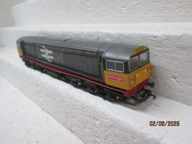 OO SCALE - HORNBY DUBLO - BR - DIESEL LOCOMOTIVE - RAILFREIGHT