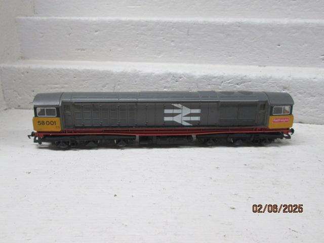 OO SCALE - HORNBY DUBLO - BR - DIESEL LOCOMOTIVE - RAILFREIGHT