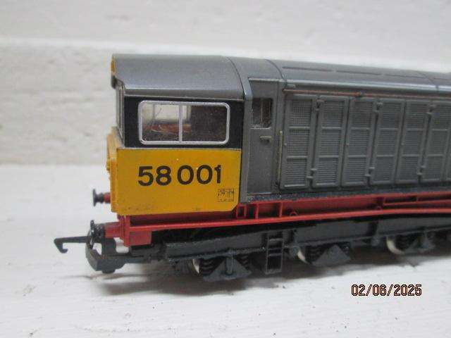 OO SCALE - HORNBY DUBLO - BR - DIESEL LOCOMOTIVE - RAILFREIGHT