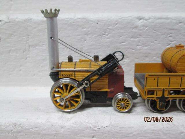 OO SCALE - HORNBY - STEVENSON ROCKET SET