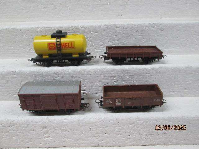 HO SCALE - LIMA - VARIOUS GOODS WAGONS - X4