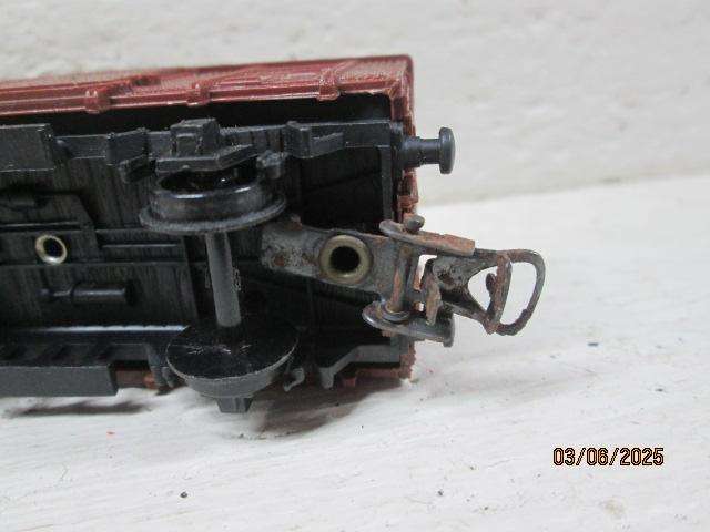 HO SCALE - LIMA - VARIOUS GOODS WAGONS - X4