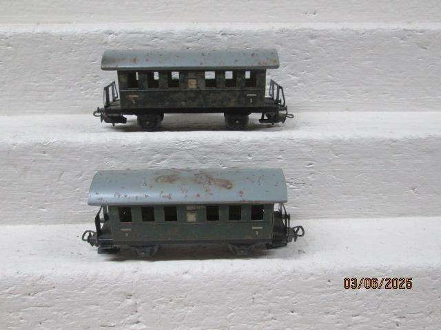 HO SCALE - MARKLIN -X2 THIRD CLASS OLD TIMER COACHES