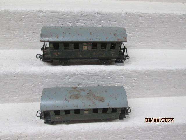 HO SCALE - MARKLIN -X2 THIRD CLASS OLD TIMER COACHES