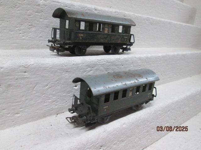 HO SCALE - MARKLIN -X2 THIRD CLASS OLD TIMER COACHES