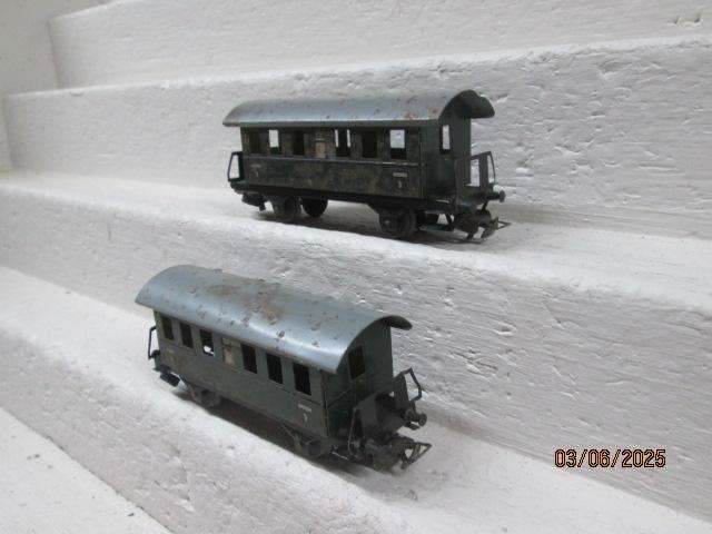 HO SCALE - MARKLIN -X2 THIRD CLASS OLD TIMER COACHES
