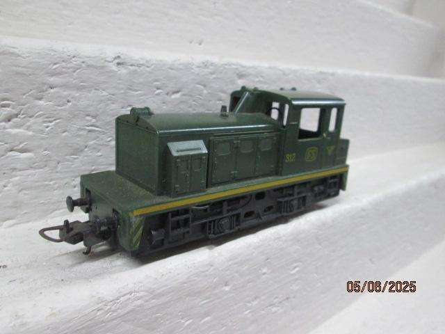 HO SCALE - LIMA - FS GREEN SHUNTER DIESEL LOCOMOTIVE