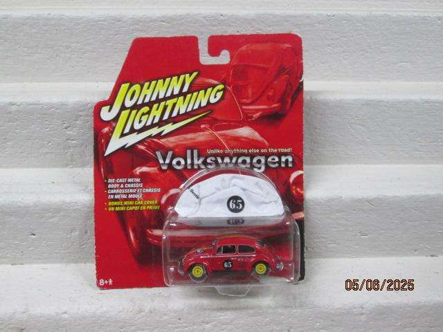 DIE CAST - JOHNNY LIGHTENING - 1965 BEETLE RALLY WITH CAR COVER - BOXED