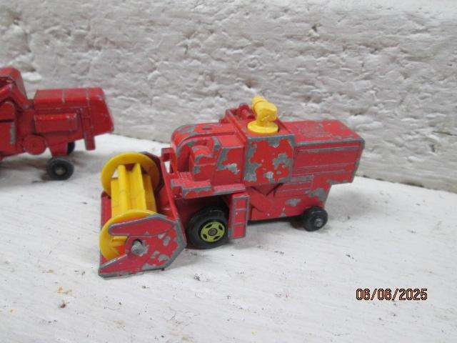 HO SCALE - MATCHBOX - X2 COMBINE HARVESTERS