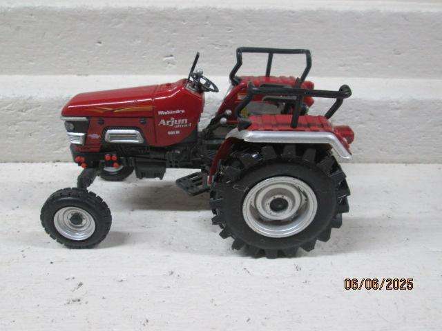 HI-TECH - NEW DELHI - MAHINDRA - TRACTOR