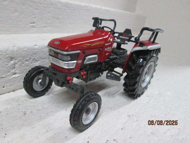 HI-TECH - NEW DELHI - MAHINDRA - TRACTOR
