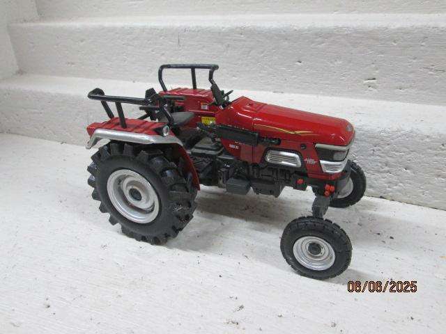 HI-TECH - NEW DELHI - MAHINDRA - TRACTOR