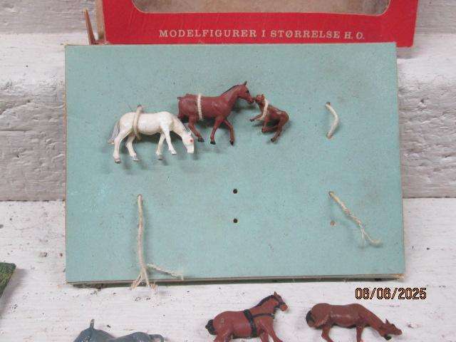 HO SCALE - REISLER - VARIOUS FARM ANIMALS - BOXED