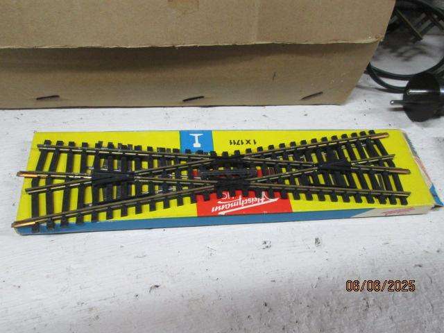 HO SCALE - FLEISCHMANN - CONTROLLER + CROSSOVER - BOXED