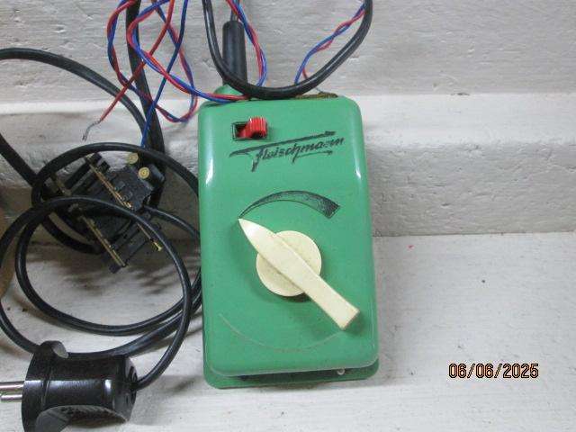 HO SCALE - FLEISCHMANN - CONTROLLER + CROSSOVER - BOXED