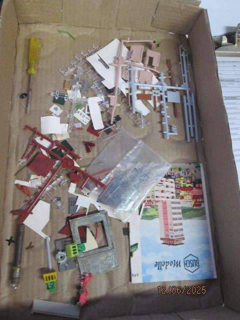 HO SCALE - HELJAN + FALLER -  VARIOUS BUILDINGS & HOUSES -X6- BOXED