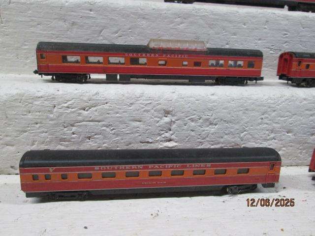 N SCALE - ATLAS - SOUTHERN PACIFIC LINES - COACHES - X5