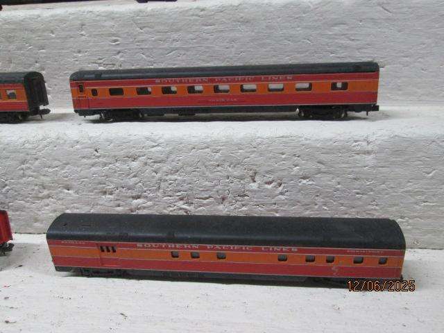 N SCALE - ATLAS - SOUTHERN PACIFIC LINES - COACHES - X5