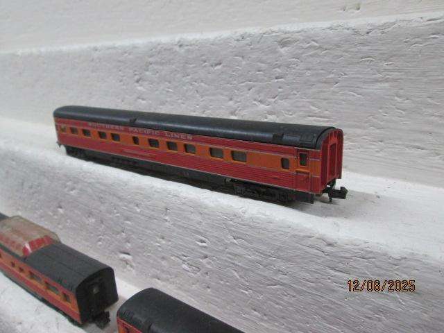 N SCALE - ATLAS - SOUTHERN PACIFIC LINES - COACHES - X5