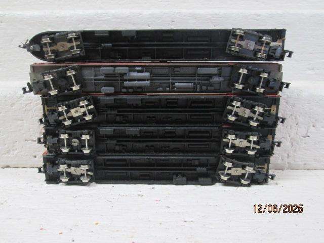 N SCALE - ATLAS - SOUTHERN PACIFIC LINES - COACHES - X5