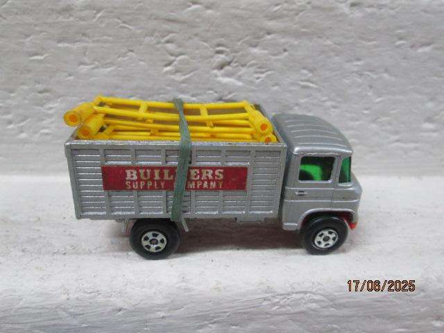 MATCHBOX SUPERFAST - MERCEDES TRUCK WITH SCAFFOLDING LOAD - BOXED