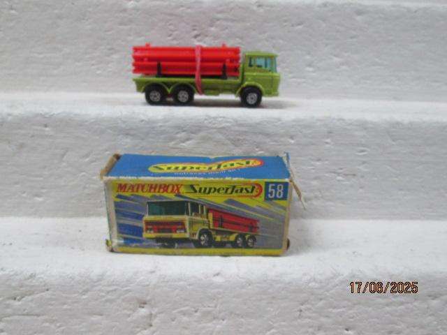 MATCHBOX SUPERFAST - DAF TRUCK WITH LOAD - BOXED
