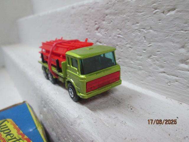 MATCHBOX SUPERFAST - DAF TRUCK WITH LOAD - BOXED
