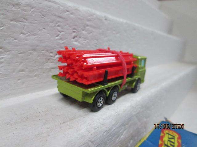 MATCHBOX SUPERFAST - DAF TRUCK WITH LOAD - BOXED