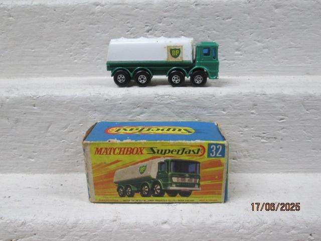 MATCHBOX SUPERFAST - LEYLAND BP PETROL TANKER TRUCK - BOXED