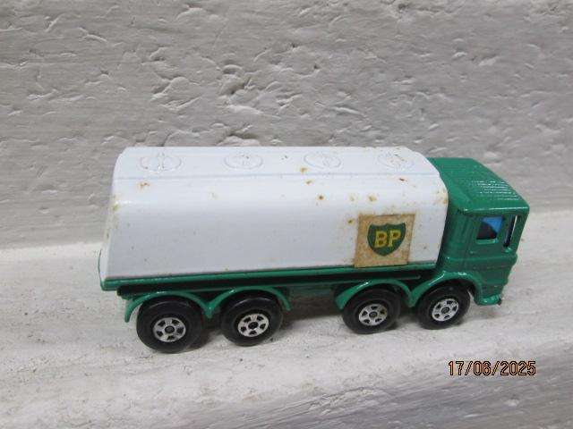 MATCHBOX SUPERFAST - LEYLAND BP PETROL TANKER TRUCK - BOXED
