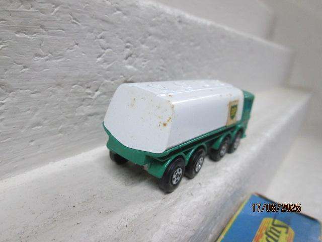 MATCHBOX SUPERFAST - LEYLAND BP PETROL TANKER TRUCK - BOXED