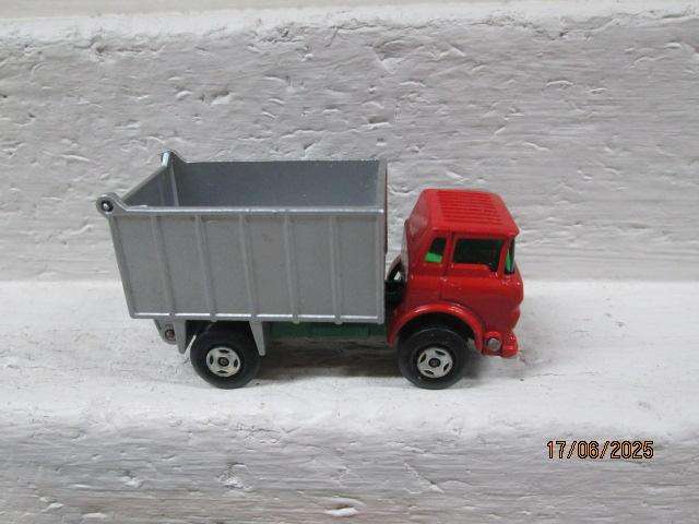MATCHBOX SUPERFAST - GMC TIPPER TRUCK - BOXED