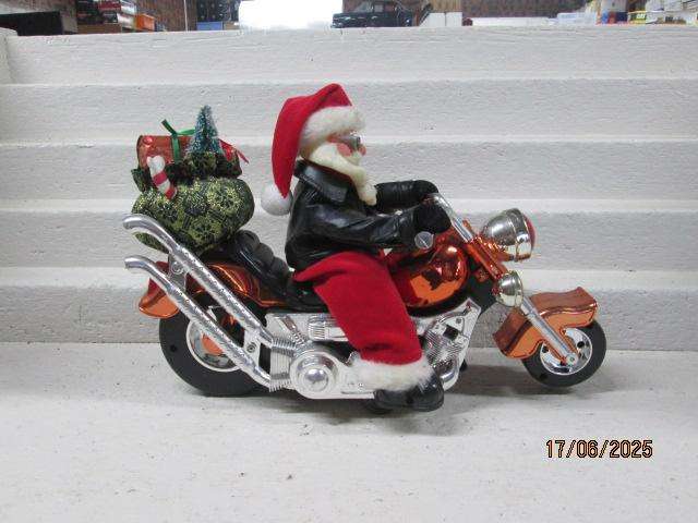 FATHER CHRISTMAS MOTORBIKE - LARGE HARLEY DAVISON TYPE MOTORBIKE